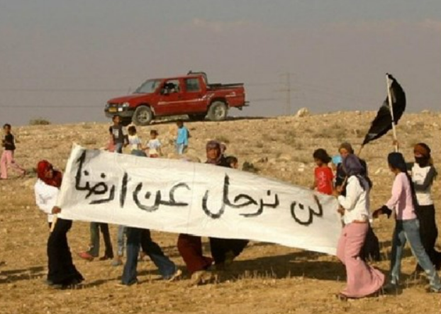 هآرتس: مخطط إسرائيلي للتضييق على الفلسطينيين في النقب وطردهم